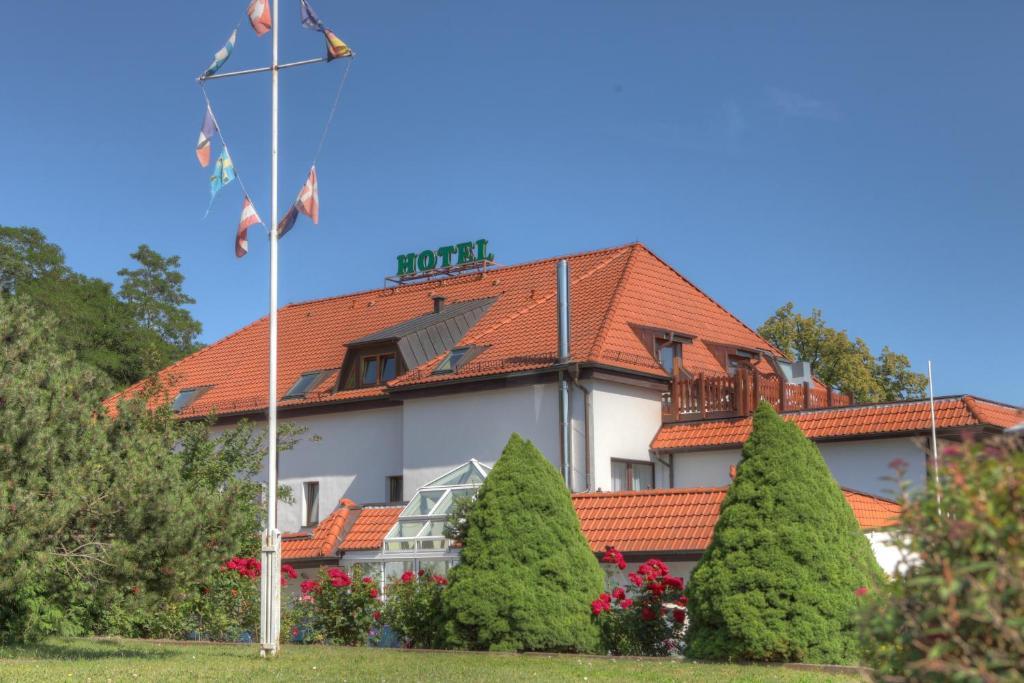 Hotel "Seelust" Garni Röbel Eksteriør bilde